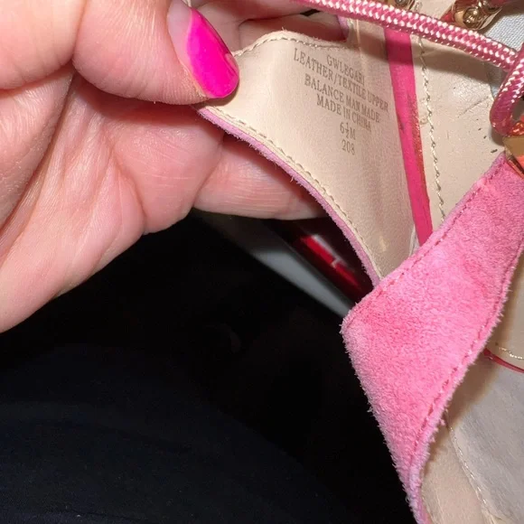 Guess women’s pink shoes size 6.5 - Picture 3 of 8